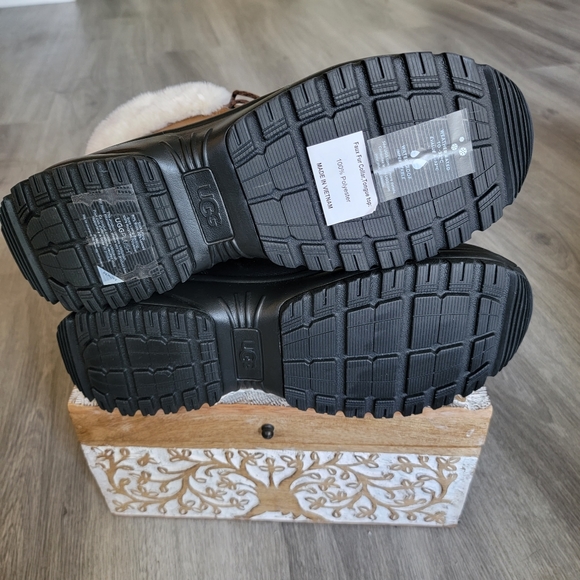 UGG Yose Fluff Waterproof Leather Boot - Picture 7 of 7